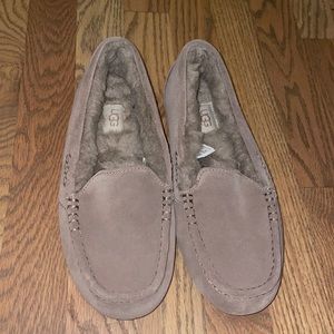 UGG Ascot Women’s Slippers.  Size 7.  NWOT.